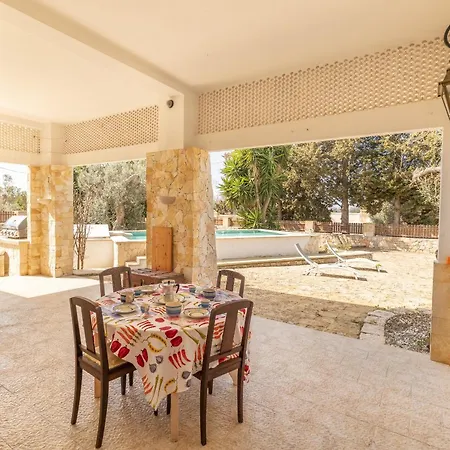 Sabina Villa *