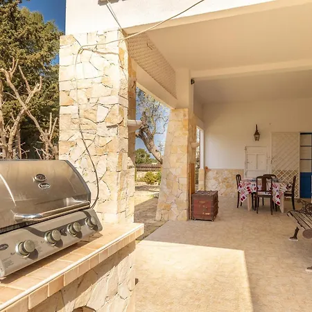 Sabina Villa *
